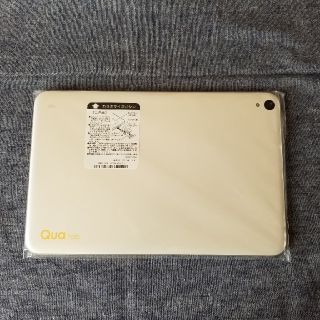 エーユー(au)のau Qua tab QZ10 KYT33SWA オフホワイト 未使用(タブレット)