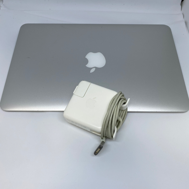 MacBookAir 11インチ i5/4GB/SSD128GB Office有ACアダプター