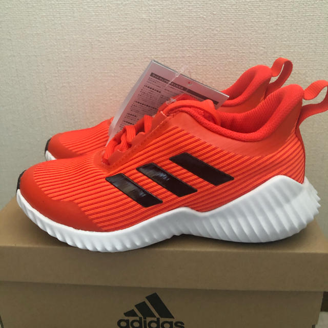 adidas(アディダス)のアディダス　adidas スニーカー　キッズ　18cm 新品 キッズ/ベビー/マタニティのキッズ靴/シューズ(15cm~)(スニーカー)の商品写真