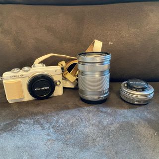 オリンパス(OLYMPUS)の美品★OLYMPUS PEN Lite E-PL7 ダブルズームレンズ★(デジタル一眼)