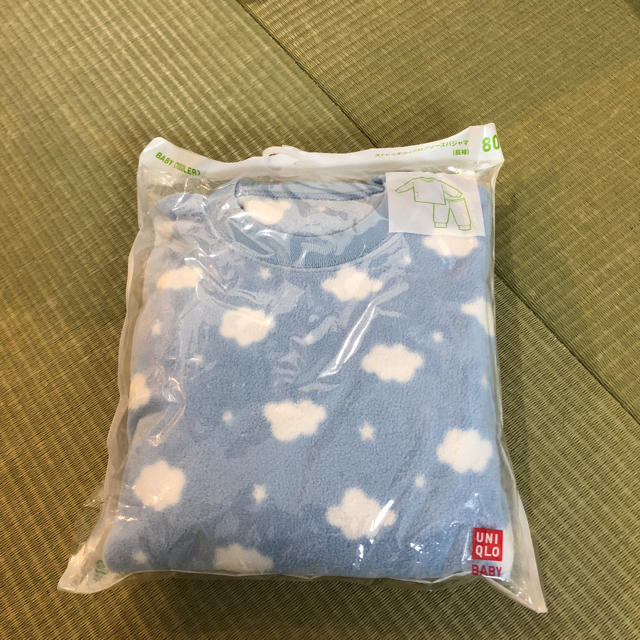 UNIQLO(ユニクロ)のokoze様専用 UNIQLO ストレッチマクロフリースパジャマ 80 キッズ/ベビー/マタニティのベビー服(~85cm)(パジャマ)の商品写真