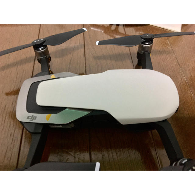 DJI Mavic air バッテリー３つ　ドローン　値下げ エンタメ/ホビーのテーブルゲーム/ホビー(航空機)の商品写真