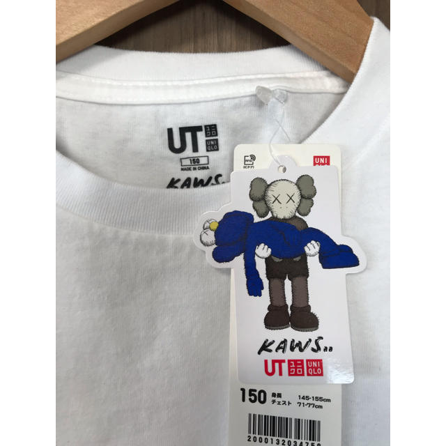 UNIQLO(ユニクロ)のカウズとUNIQLOのコラボTシャツ レディースのトップス(Tシャツ(半袖/袖なし))の商品写真