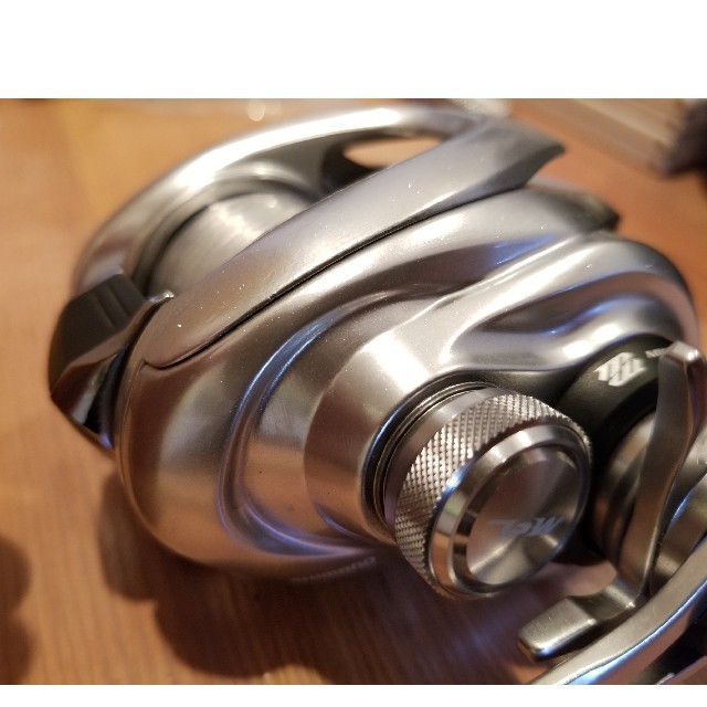 SHIMANO メタニウムmgl HG 右ハンドル 美品 SHIMANO メタニウムmgl HG 右ハンドル 美品