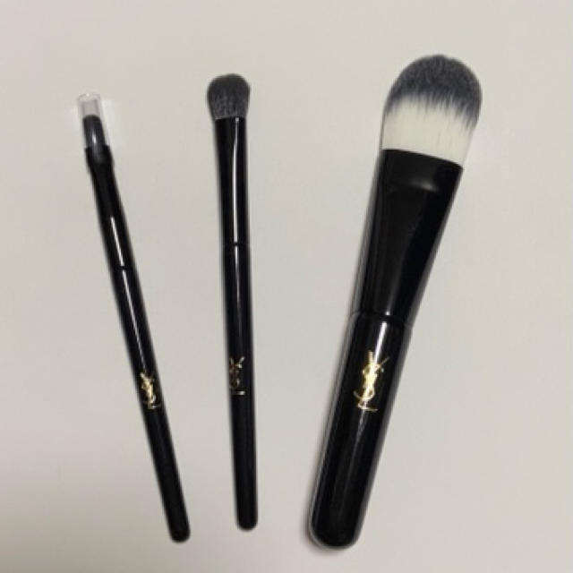 Yves Saint Laurent Beaute(イヴサンローランボーテ)のYSL メイクブラシセット コスメ/美容のベースメイク/化粧品(その他)の商品写真