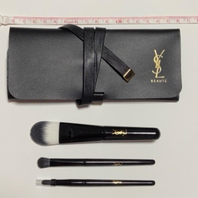 Yves Saint Laurent Beaute(イヴサンローランボーテ)のYSL メイクブラシセット コスメ/美容のベースメイク/化粧品(その他)の商品写真