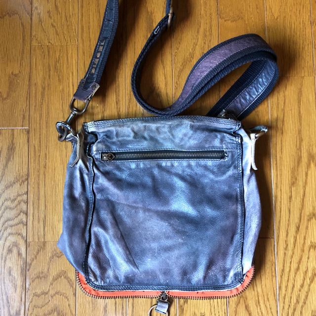 DIESEL(ディーゼル)のディーゼル　DIESEL レザーショルダーバッグ メンズのバッグ(ショルダーバッグ)の商品写真