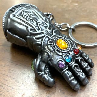 マーベル(MARVEL)のアベンジャーズ サノス ガントレット金属製ビッグ・キーホルダー A/シルバー(キーホルダー)