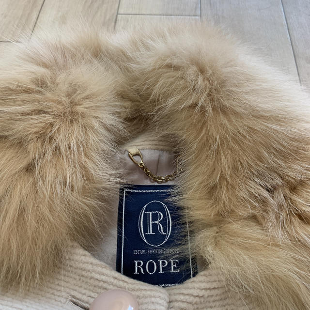 ROPE’(ロペ)のロペ　アンゴラ混ブルーフォックス襟コート　美品 レディースのジャケット/アウター(毛皮/ファーコート)の商品写真