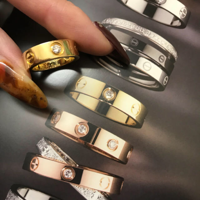 Cartier(カルティエ)のカルティエ　ラブリング　ハーフダイヤ レディースのアクセサリー(リング(指輪))の商品写真