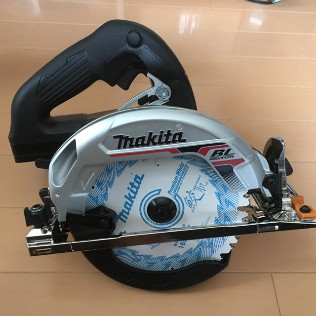 Makita(マキタ)のマキタ　充電丸のこ　HS631DZS 黒本体+ケース　鮫肌チップソー付 その他のその他(その他)の商品写真