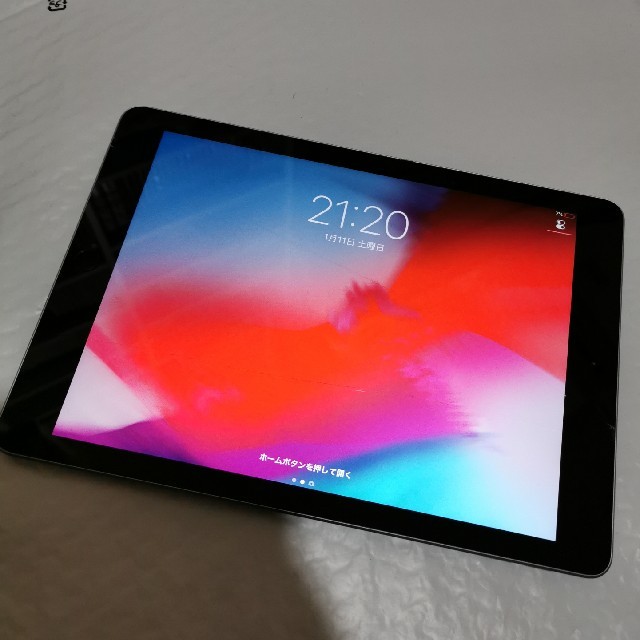 iPad 9.7インチ32GB 第6世代　ビビあり