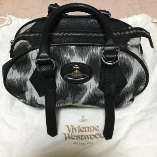 ヴィヴィアンウエストウッド(Vivienne Westwood)のＶivienne のバッグ(ハンドバッグ)