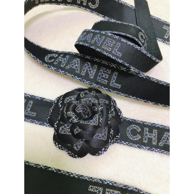 CHANEL(シャネル)のシャネル　クリスマス限定　リボンとカメリア レディースのバッグ(ショップ袋)の商品写真