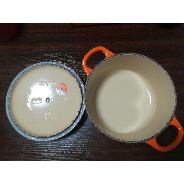 LE CREUSET(ルクルーゼ)のル・クルーゼ　ココット ロンド 16cm　オレンジ インテリア/住まい/日用品のキッチン/食器(鍋/フライパン)の商品写真