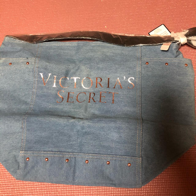 Victoria's Secret(ヴィクトリアズシークレット)の新品　Victoria’s Secret デニムトート レディースのバッグ(トートバッグ)の商品写真