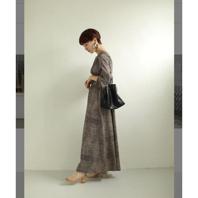 TODAYFUL(トゥデイフル)のtodayful Print Shirring Dress プリントサテンドレス レディースのワンピース(ロングワンピース/マキシワンピース)の商品写真