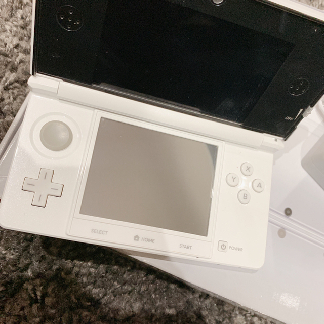 ニンテンドー3DS(ニンテンドー3DS)の3DS white エンタメ/ホビーのゲームソフト/ゲーム機本体(家庭用ゲームソフト)の商品写真