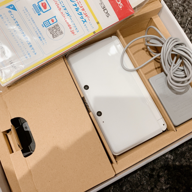 ニンテンドー3DS(ニンテンドー3DS)の3DS white エンタメ/ホビーのゲームソフト/ゲーム機本体(家庭用ゲームソフト)の商品写真