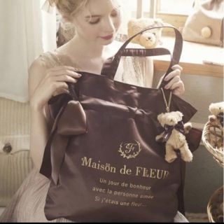 Maison de FLEUR - 新品☆ベアチャーム付きダブルリボントートバッグの