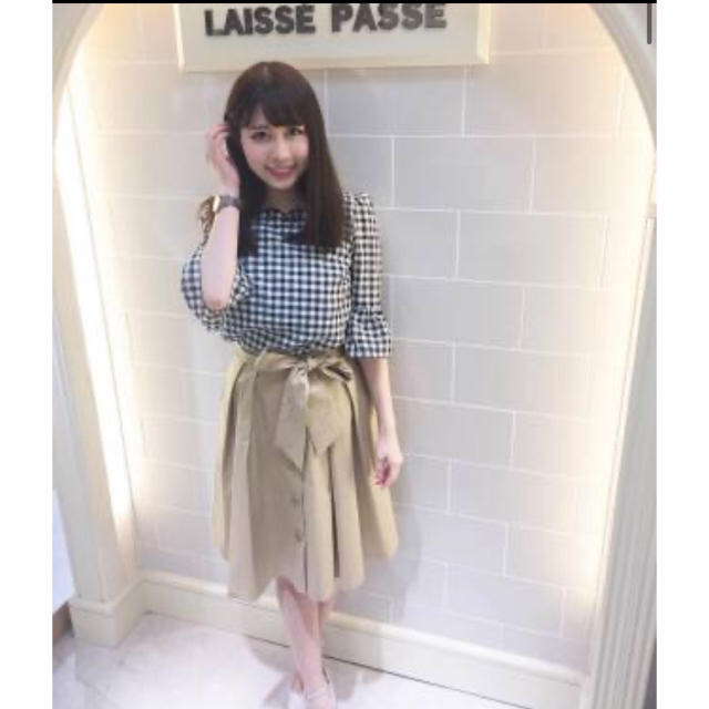 LAISSE PASSE(レッセパッセ)のレッセパッセ  チェック　（胸元花柄刺繍）ブラウス レディースのトップス(シャツ/ブラウス(長袖/七分))の商品写真