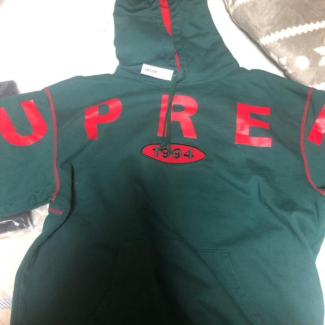 Supreme(シュプリーム)の早い者勝ち　supreme Hooded Sweatshirt L メンズのトップス(パーカー)の商品写真