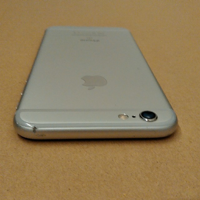 iPhone(アイフォーン)のiPhone6s  シルバー　16GB  SIMフリー スマホ/家電/カメラのスマートフォン/携帯電話(スマートフォン本体)の商品写真