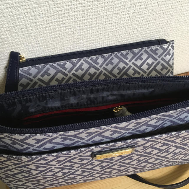 TOMMY HILFIGER(トミーヒルフィガー)の新品同様　TOMMY HILFIER トミーヒルフィガー レディースのバッグ(ショルダーバッグ)の商品写真