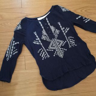 エイチアンドエム(H&M)のH&M 刺繍トップス(Tシャツ/カットソー)