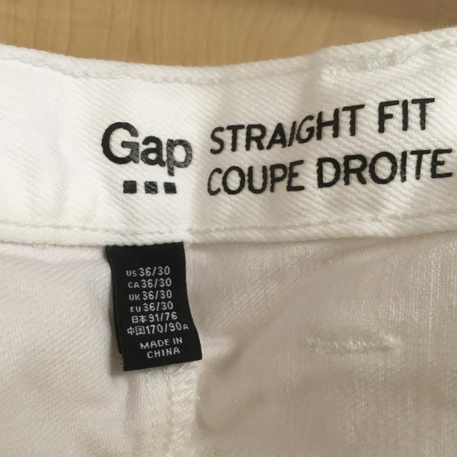 GAP(ギャップ)のGAP ストレートフィットデニム　ホワイト　36  メンズのパンツ(デニム/ジーンズ)の商品写真