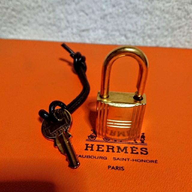 Hermes - エルメス ゴールド カデナパドロック南京錠鍵付きの通販 by トモトモ's shop｜エルメスならラクマ