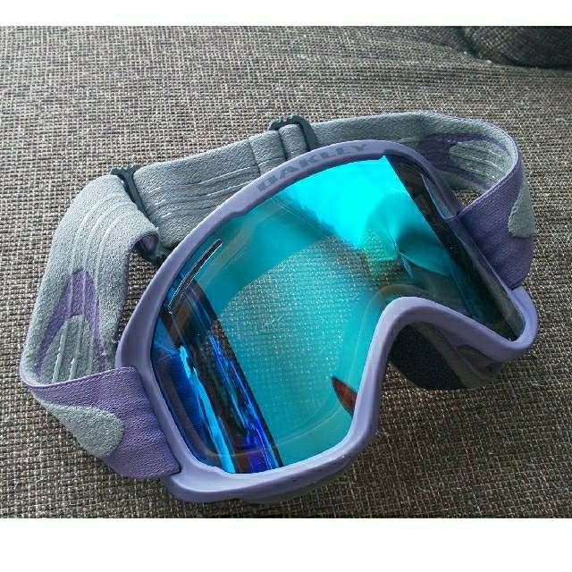 Oakley(オークリー)のWood様専用OAKLEY   オークリー   スノボー   ゴーグル  小さめ スポーツ/アウトドアのスノーボード(ウエア/装備)の商品写真