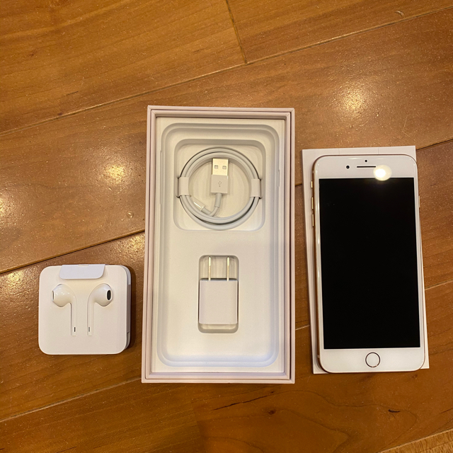 Apple(アップル)の美品　iPhone 8 Plus ゴールド スマホ/家電/カメラのスマートフォン/携帯電話(スマートフォン本体)の商品写真