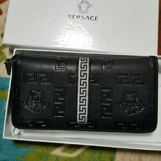 VERSACE(ヴェルサーチ)の長財布ラウンドファスナー メンズのファッション小物(長財布)の商品写真