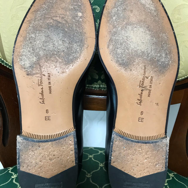 Salvatore Ferragamo(サルヴァトーレフェラガモ)の美品！Ferragamo フェラガモ メンズローファー　24.5 黒 メンズの靴/シューズ(ドレス/ビジネス)の商品写真