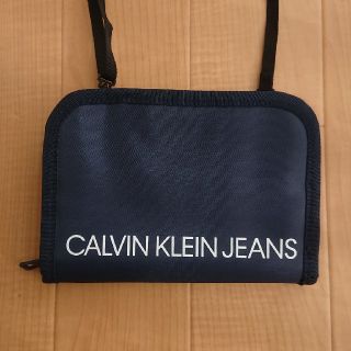 カルバンクライン(Calvin Klein)のショルダーストラップ付きポーチ(ショルダーバッグ)