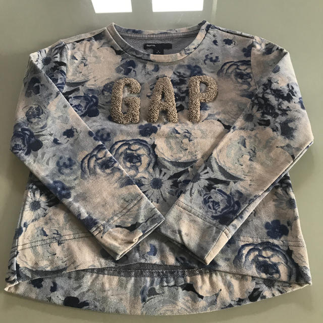 GAP(ギャップ)のGAP トレーナー　 キッズ/ベビー/マタニティのキッズ服女の子用(90cm~)(Tシャツ/カットソー)の商品写真