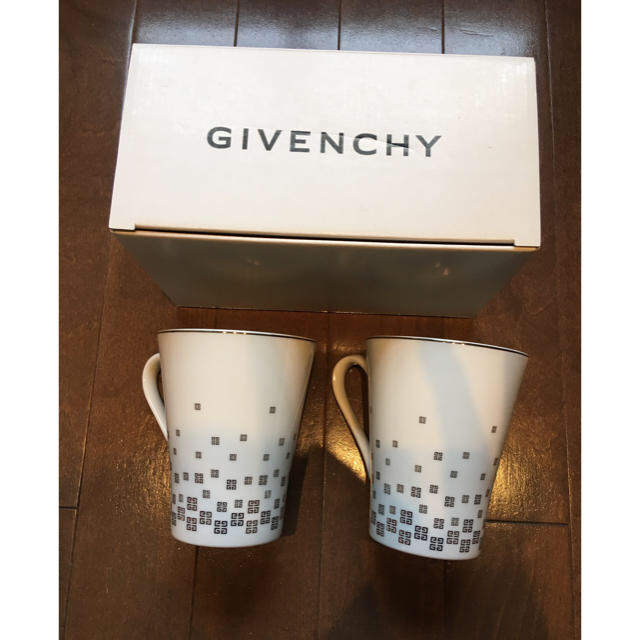 GIVENCHY(ジバンシィ)の※さけのすけ様専用 GIVENCHY マグカップとブルガリキーリング インテリア/住まい/日用品のキッチン/食器(グラス/カップ)の商品写真