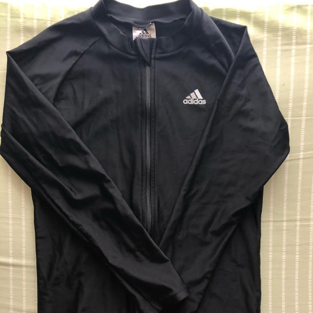 adidas(アディダス)のadidas  ラッシュガード　黒　160 キッズ/ベビー/マタニティのキッズ服男の子用(90cm~)(水着)の商品写真