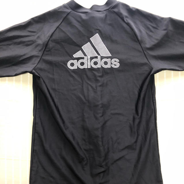 adidas(アディダス)のadidas  ラッシュガード　黒　160 キッズ/ベビー/マタニティのキッズ服男の子用(90cm~)(水着)の商品写真