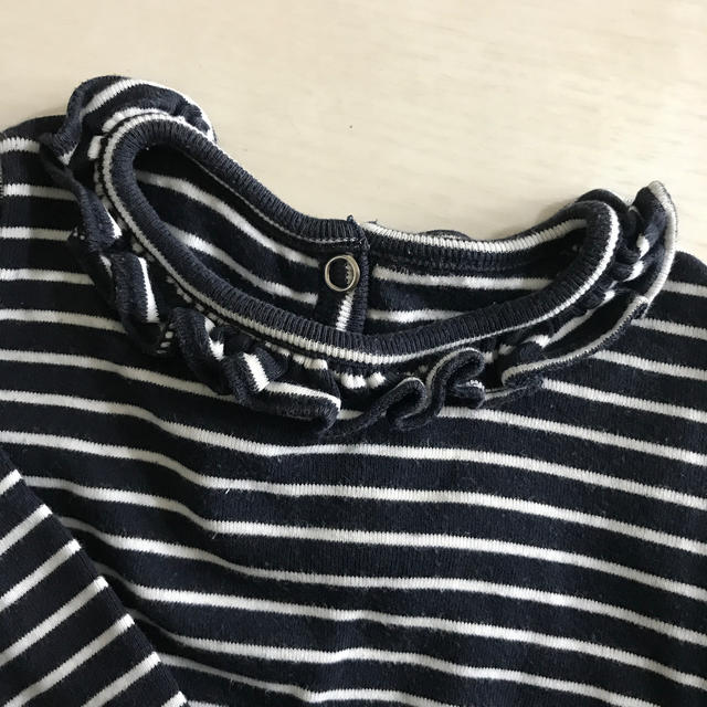 PETIT BATEAU(プチバトー)のプチバトー　襟フリルボーダートップス　12m キッズ/ベビー/マタニティのベビー服(~85cm)(シャツ/カットソー)の商品写真