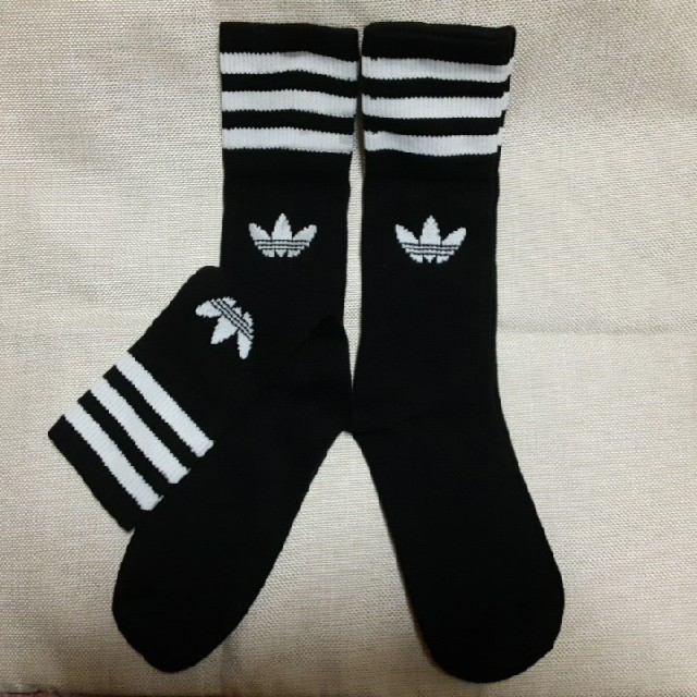 adidas(アディダス)の【未使用】adidas　ｸﾙｰｿｯｸｽ　ﾌﾞﾗｯｸ　2足 レディースのレッグウェア(ソックス)の商品写真