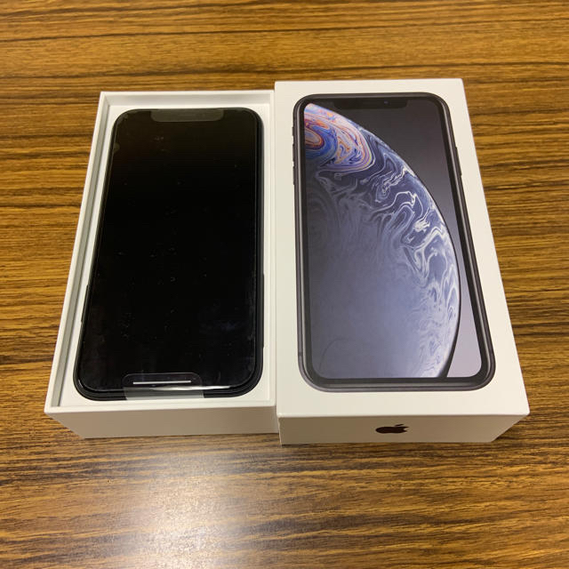 iPhone XR Black 64 GB au SIMロック解除済み