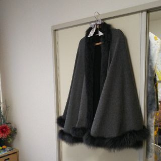 ギラロッシュ(Guy Laroche)の値下げしました✨ギラロッシュカシミア ファーポンチョ(ポンチョ)