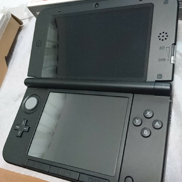 Nintendo 3DS  LL 本体 シルバー/ブラック ソフト2本 エンタメ/ホビーのゲームソフト/ゲーム機本体(携帯用ゲーム機本体)の商品写真