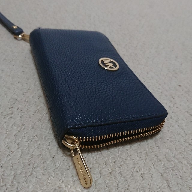 Michael Kors(マイケルコース)のマイケル・コース スマホケース スマホ/家電/カメラのスマホアクセサリー(モバイルケース/カバー)の商品写真