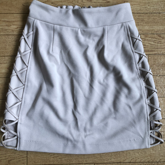 LIP SERVICE(リップサービス)のサイドクロスタイトスカート レディースのスカート(ミニスカート)の商品写真