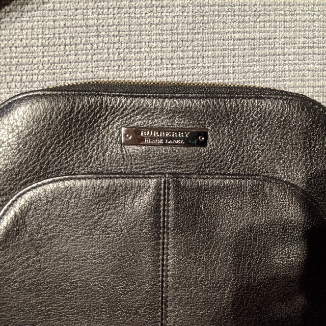 BURBERRY(バーバリー)のバーバリー・ショルダーバッグ　黒　未使用 メンズのバッグ(ショルダーバッグ)の商品写真