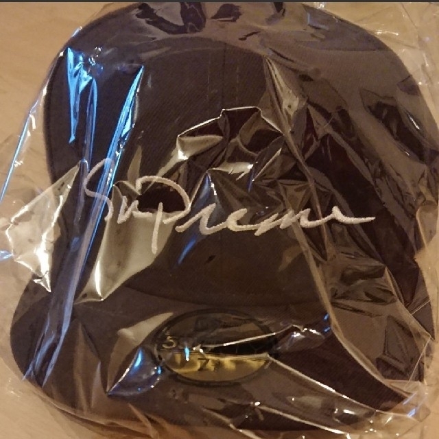 Supreme(シュプリーム)のClassic Script New Era メンズの帽子(キャップ)の商品写真