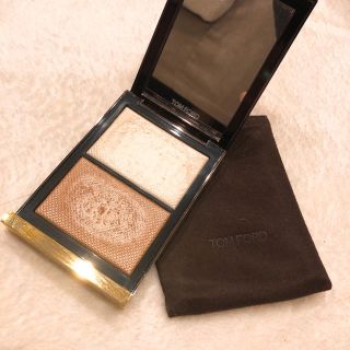 トムフォード(TOM FORD)のトムフォード  スキン イルミネイティング パウダー デュオ(フェイスパウダー)